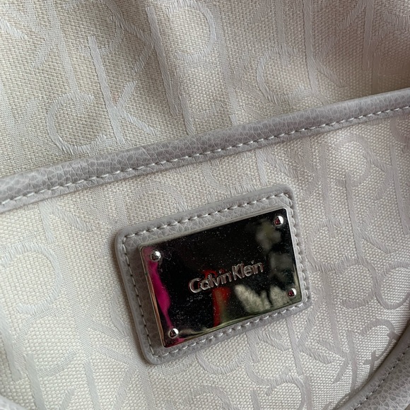 Calvin Klein White Logo Jacquard Size 12L x 18W - Picture 14 of 16